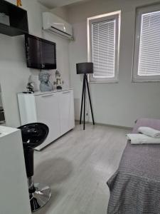 M and M Apartment