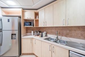 SHORELINE Private Beach 2 Bedroom Apartment with panoramic Sea View and Pool Palm Jumeirah