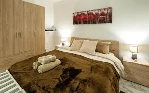 Top amazing luxury Maisonette with back patio - Ħas-Sajd