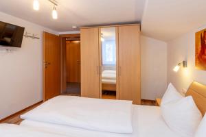 Sahin 5 by Alpenfeder