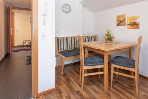 Sahin 6 by Alpenfeder