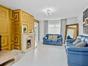 Spacious 3 Bedroom Home in Aintree - Maghull