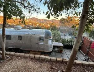 Stay in Style - Airstream & Views - Spring Valley