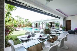 Modern Villa 4 Bd Large Pool And Garden Seminyak