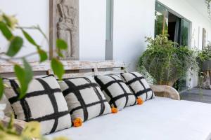 Amazing 4 BR villa with garden, pool in Seminyak