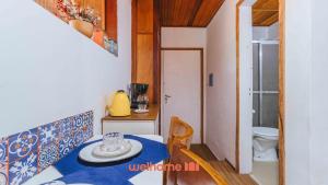 Flat com vista para a montanha e charme em condominio em Petropolis