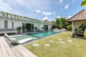 Amazing 4 BR villa with garden, pool in Seminyak