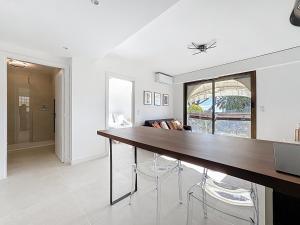 2 pièces vue mer, piscine, à 2 pas des plages