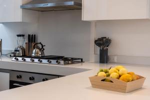 Casa Blanca, 2BR Modern Home with Rooftop Views