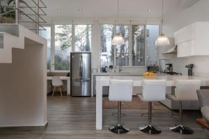 Casa Blanca, 2BR Modern Home with Rooftop Views