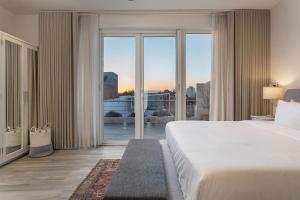 Casa Blanca, 2BR Modern Home with Rooftop Views