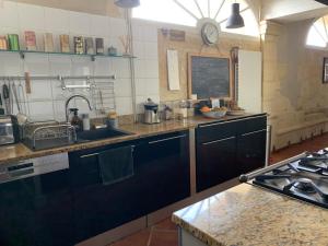 Villas Beautiful stone house with pool : photos des chambres