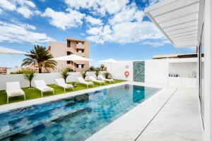 Villa Michelle private oasis Heated Pool and wifi