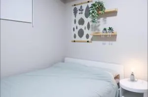 Cozy 2BR Private Basement Suite, Free Parking, WiFi, 1 Hr to Banff, 20 Min to City - Strathmore