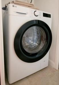 Newly renovated 3-rooms apartment in the heart of old Cannes, up to 6 persons