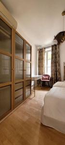 Newly renovated 3-rooms apartment in the heart of old Cannes, up to 6 persons