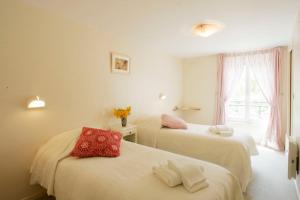 Hotels Hotel Des Arts : Chambre Lits Jumeaux