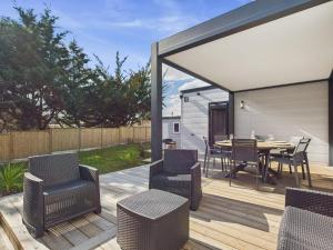 Chalets Joli chalet pour 6, piscine chauffee a l-annee : photos des chambres