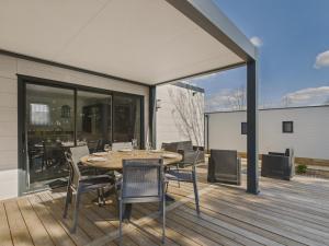 Chalets Joli chalet pour 6, piscine chauffee a l-annee : photos des chambres