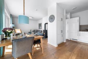 Ocean Place- 3 OG, Balkon, Blick ins Gruene, Kamin