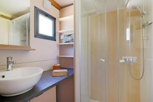 Campings Camping paradis les pins : photos des chambres