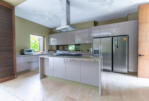 Classy 4BR Villa with Pool at Mesa de Yeguas