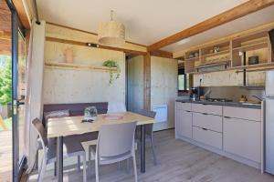 Campings Camping paradis les pins : photos des chambres