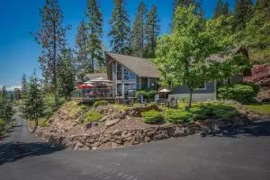 Luxury Oasis w Panoramic Lake Views, Lg Deck & Spa - Harrison