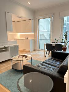 2 Ensuite Bedrooms Walk to Rossio AC