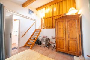 Maison climatisée pour 5 personnes , au clame , jardin arboré proche commerces