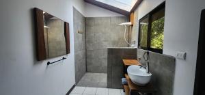 Hermosa cabaña con espacios al Aire Libre!