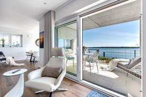 Ebbe und Flut- direkt am Wasser, Hafenblick, Fahrstuhl, Sauna, ueberdachte Terrasse