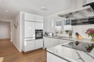 Horizont- direkt am Wasser, Hafenblick, Fahrstuhl, Sauna, ueberdachter Balkon
