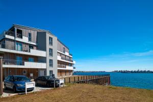 Zweite Heimat- EG, Infrarotsauna, grosse Dusche, Terrasse, Blick auf das Hafenbecken