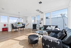 Sea Breeze: Meerblick, Sauna, Dachterrasse, Bootsanleger