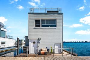 "Aloha" Schwimmendes Wasserhaus, 360 Grad Ostseepanorama, Steg-Endlage, Sauna