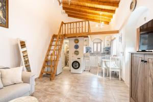 Alicias Traditional Home In Paradisi