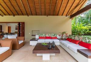Astonishing 5BR House with pool in Anapoima
