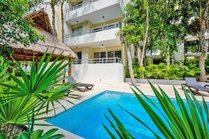 Apartment with a private beach