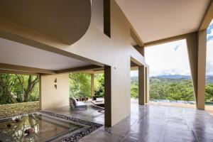 Sparkling 3BR Villa with Pool at Mesa de Yeguas