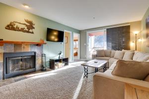 Walk to Ski Lifts Keystone Condo with Deck and Grill!