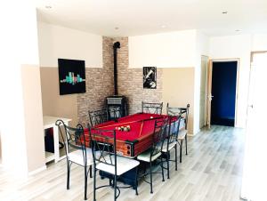 Magnifique bâtisse champenoise, jardins, billards, parking