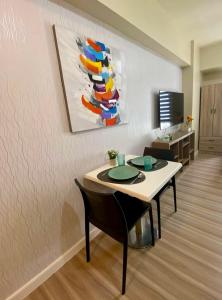 Comfy Stay at Avida Riala IT Park Fast WiFi by Snug Retreat