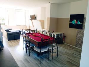 Magnifique bâtisse champenoise, jardins, billards, parking