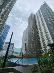 Comfy Stay at Avida Riala IT Park Fast WiFi by Snug Retreat