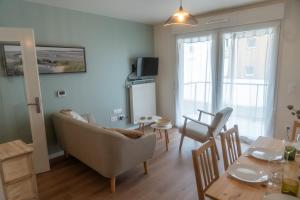 Chez Edgard et Ernest, balcon et parking