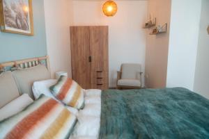 Appartements Chez Edgard et Ernest, balcon et parking : photos des chambres