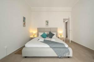 Bright & Breezy 6th FL Apt At National Museum