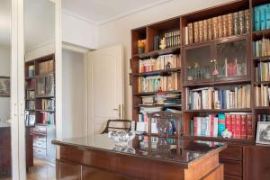 Luxurious apt in the Athenian Riviera