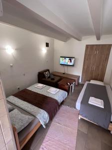 Booking Apartments Alone 1